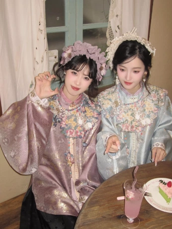 A cover of "CN" cluster. The owner is trinitytrinity. The cluster consists of 21 elements.