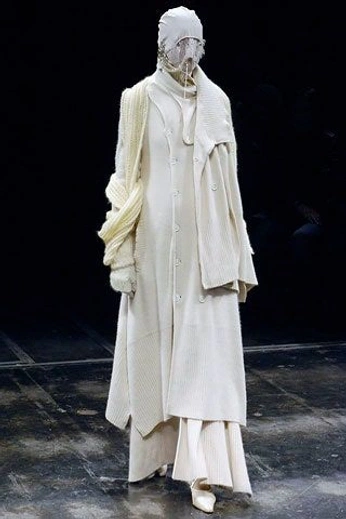 A cover of "runway" cluster. The owner is leenight. The cluster consists of 32 elements.