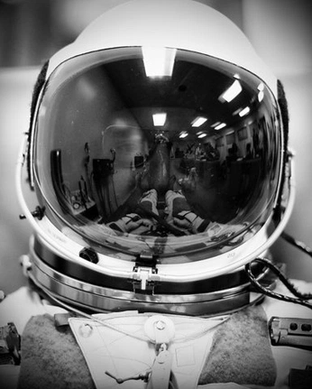 A cover of "astronaut" cluster. The owner is lululoes. The cluster consists of 2 elements.