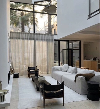 A cover of "Interior" cluster. The owner is doncurry. The cluster consists of 8 elements.