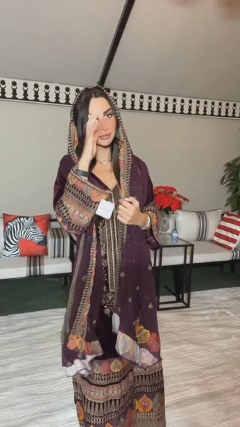 A cover of "Daraaa" cluster. The owner is fatami. The cluster consists of 16 elements.