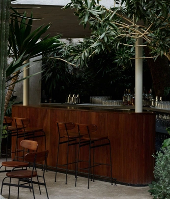 A cover of "outssside" cluster. The owner is micaelabeaumont. The cluster consists of 20 elements.