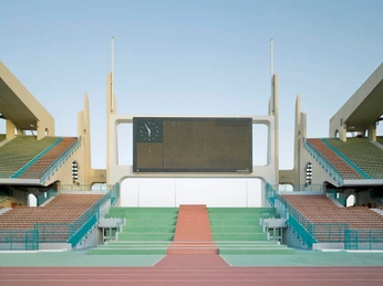 A cover of "Running Woman" cluster. The owner is viniciuslavoura. The cluster consists of 2 elements.