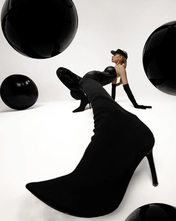 A cover of "BODY & ACCESSORIES" cluster. The owner is therbox. The cluster consists of 19 elements.