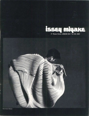 A cover of "i s s e y  m i y a k e" cluster. The owner is cembise. The cluster consists of 3 elements.