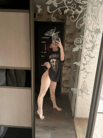 A cover of "Mirror" cluster. The owner is galleryerotica. The cluster consists of 15 elements.