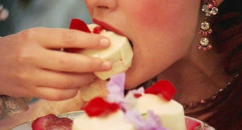 A cover of "com event cupcakes" cluster. The owner is giovanni.cns. The cluster consists of 17 elements.