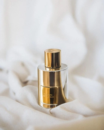 A cover of "perfume" cluster. The owner is aa.kansha. The cluster consists of 4 elements.