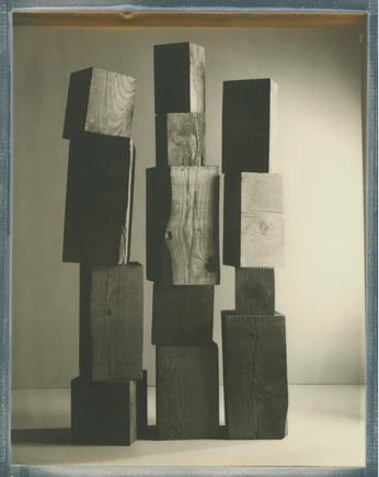 A cover of "Set design" cluster. The owner is giuliavettorel. The cluster consists of 17 elements.