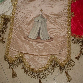 A cover of "🗡️ Knightcore" cluster. The owner is shadycohen. The cluster description is "Chainmail, dried flowers and waxy candles, embroidered tapestry". The cluster consists of 32 elements.