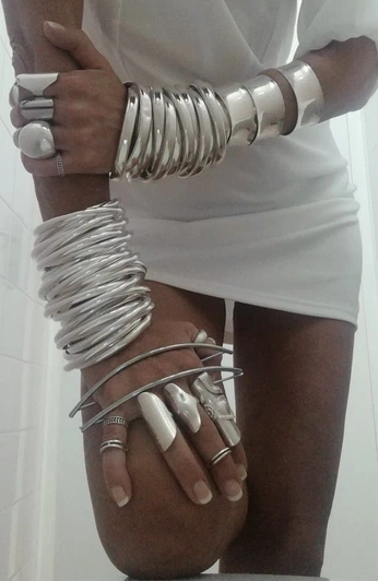 A cover of "silver" cluster. The owner is l0ver4ever. The cluster consists of 25 elements.