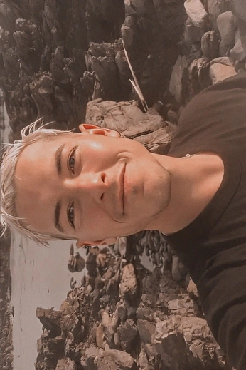 A cover of "taz skylar" cluster. The owner is anayaau. The cluster consists of 19 elements.