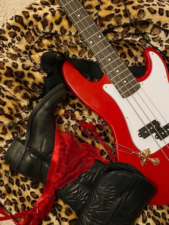 A cover of "maneskin" cluster. The owner is mbuiza. The cluster consists of 68 elements.