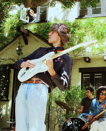 A cover of "malcom" cluster. The owner is planetpurr. The cluster consists of 3 elements.