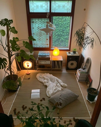 A cover of "listening space" cluster. The owner is kostalot. The cluster consists of 39 elements.