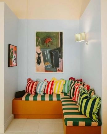 A cover of "HomeDecore" cluster. The owner is sackohpatatoes. The cluster consists of 22 elements.