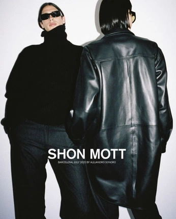 A cover of "posing/mood x editorial" cluster. The owner is lorees. The cluster consists of 172 elements.