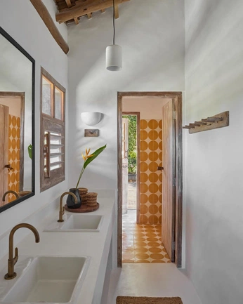 A cover of "Future Hotel" cluster. The owner is otavio. The cluster consists of 1 element.