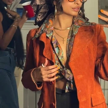 A cover of "fits that just fit" cluster. The owner is dilaester. The cluster consists of 204 elements.