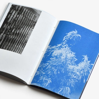 A cover of "Books" cluster. The owner is etiennefrn. The cluster consists of 4 elements.