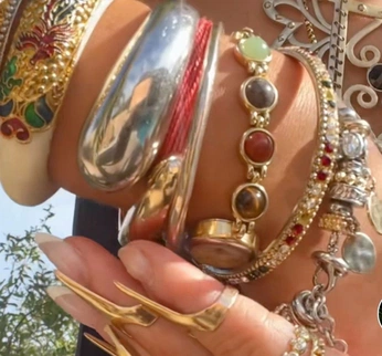 A cover of "Halle" cluster. The owner is abojel. The cluster consists of 80 elements.