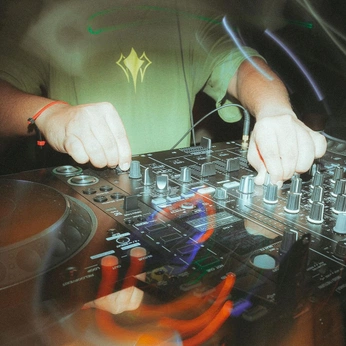 A cover of "Academia Bajo" cluster. The owner is sofiarichieri. The cluster consists of 54 elements.