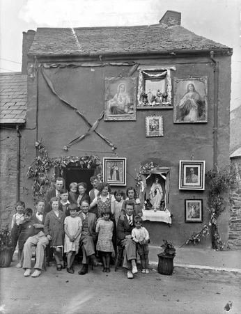 A cover of "Do umenting family" cluster. The owner is leostarr. The cluster consists of 30 elements.