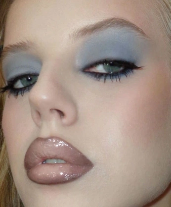 A cover of "makeup" cluster. The owner is simplyaesthetic. The cluster consists of 82 elements.