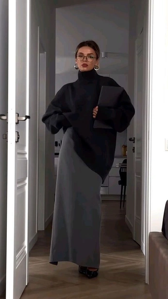 A cover of "Outfits" cluster. The owner is ejune. The cluster consists of 5 elements.