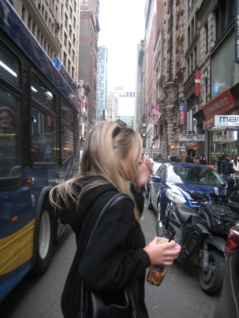 A cover of "<3" cluster. The owner is moonriver. The cluster consists of 3 elements.