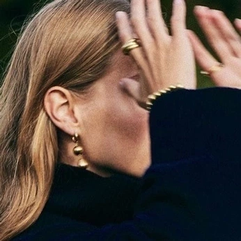 A cover of "Wearings" cluster. The owner is amyhime. The cluster consists of 1 element.