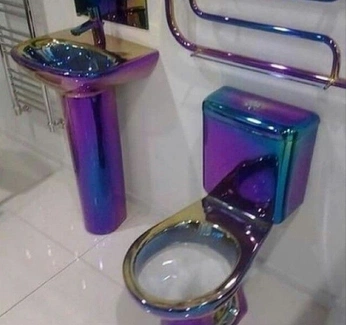 A cover of "Golden Toilet" cluster. The owner is pim86. The cluster consists of 44 elements.