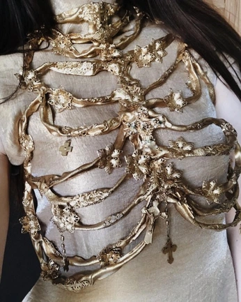 A cover of "SILVER" cluster. The owner is beautifull. The cluster consists of 32 elements.