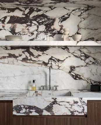 A cover of "OMiT EWC" cluster. The owner is rxman. The cluster consists of 3 elements.