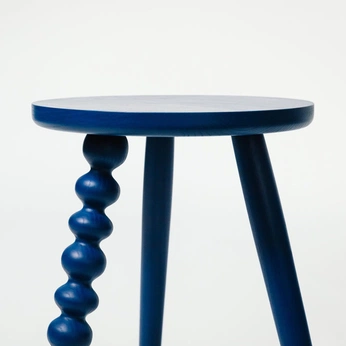 A cover of "Stool" cluster. The owner is cozyshadelane. The cluster consists of 2 elements.