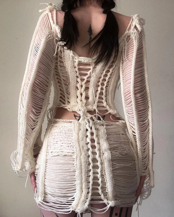 A cover of ")(()h" cluster. The owner is cinnnnnnnnnn. The cluster consists of 4 elements.