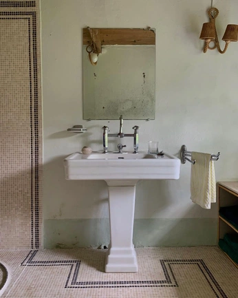 A cover of "Manifesting" cluster. The owner is lisirose. The cluster consists of 6 elements.