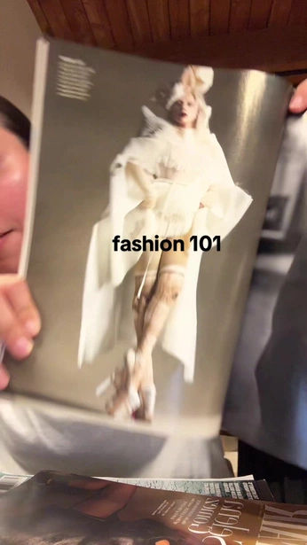 A cover of "fashion reseach" cluster. The owner is karolinab. The cluster consists of 1 element.