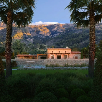 A cover of "Mood" cluster. The owner is davinch. The cluster consists of 95 elements.