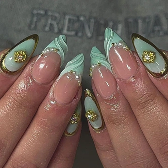 A cover of "Nails" cluster. The owner is bandersnatch. The cluster consists of 16 elements.