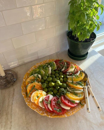 A cover of "farm to table" cluster. The owner is angelinaa. The cluster consists of 7 elements.