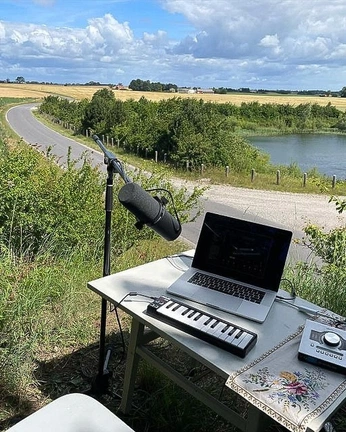 A cover of "music" cluster. The owner is reereecomi. The cluster consists of 5 elements.