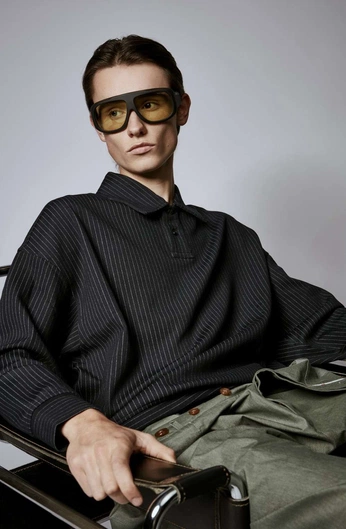 A cover of "Moi" cluster. The owner is mees1. The cluster consists of 4 elements.