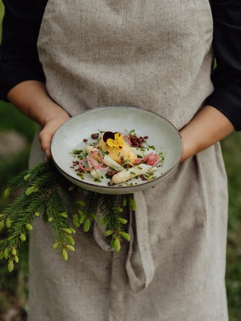 A cover of "koliba" cluster. The owner is ksmr9. The cluster consists of 7 elements.