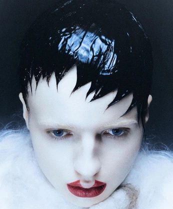 A cover of "FASHIO" cluster. The owner is theooosis. The cluster consists of 46 elements.