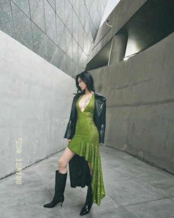 A cover of "Figure study" cluster. The owner is electricblue. The cluster consists of 3 elements.