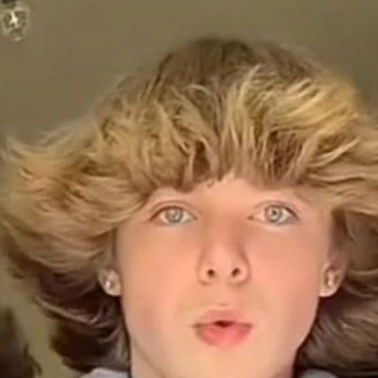 A cover of "Mason🏳‍🌈🫷⚾✝" cluster. The owner is sestrakrasyva. The cluster description is "I put random things in here". The cluster consists of 366 elements.