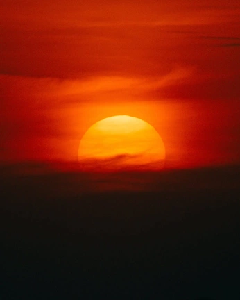 A cover of "ORANGE" cluster. The owner is valemcrt. The cluster consists of 3 elements.