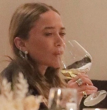 A cover of "nelly" cluster. The owner is shenelly. The cluster consists of 6 elements.