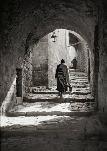 A cover of "lofty" cluster. The owner is steftotino. The cluster description is "march 11th 2020.". The cluster consists of 34 elements.